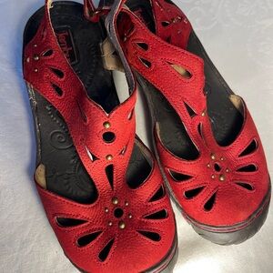 Jambu Red Leather  Sandals with Cut-Out Design 8M. Like New